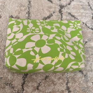 Free People make up bag ✨💚